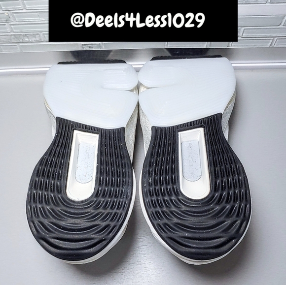 Nike Versair Running PRM Womens Size 8 White Silver Metallic Black - Picture 6 of 6